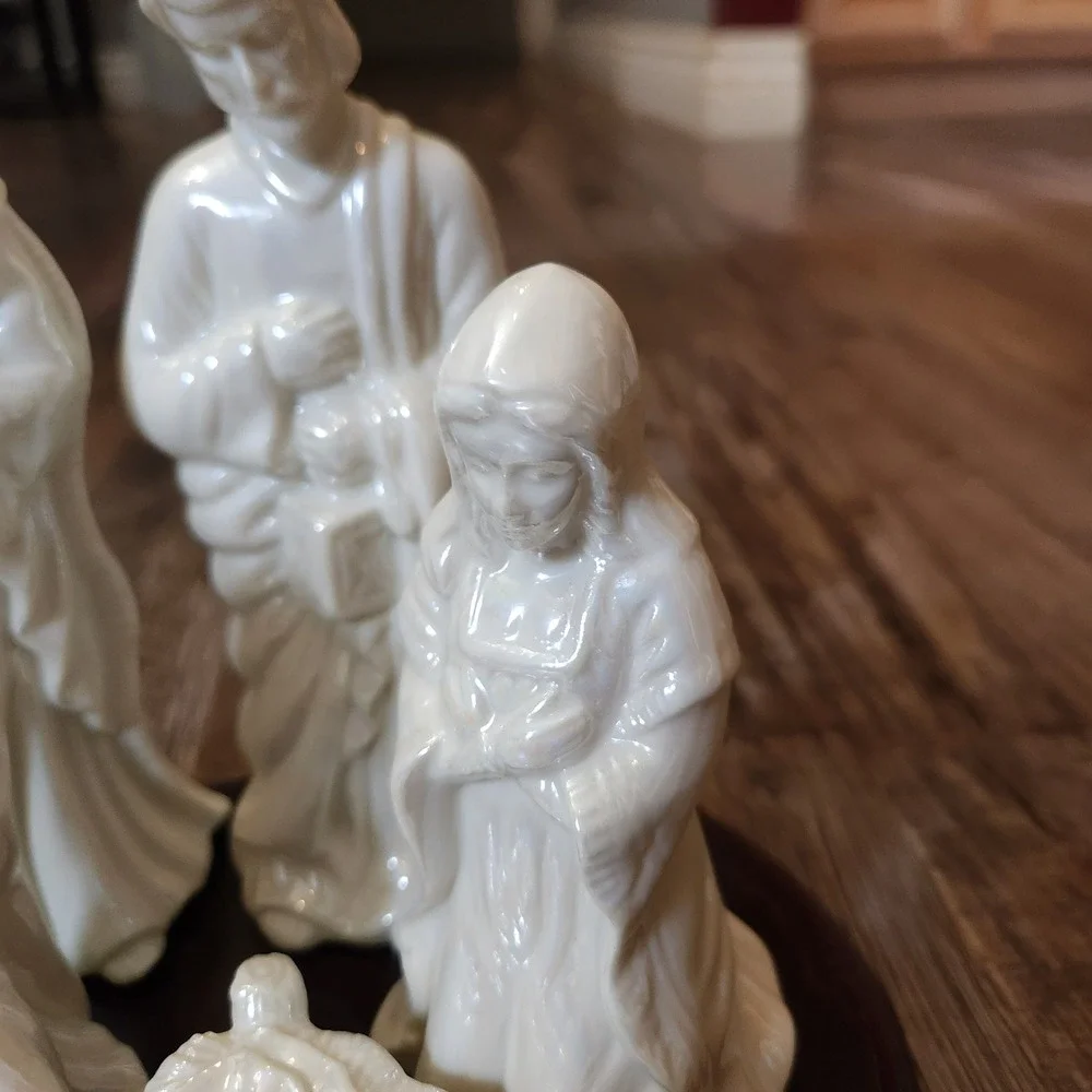 Holiday Traditions 8pc Porcelain Nativity Set‎ Iridescent Pearl Finish Wood Base